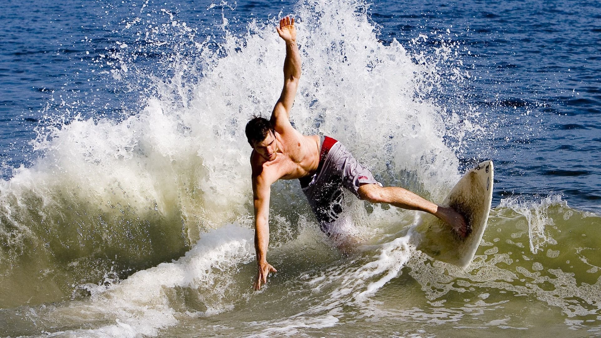 全国青少年啦啦操展演精彩纷呈舞动青春，2016年青少年啦啦操规定动作