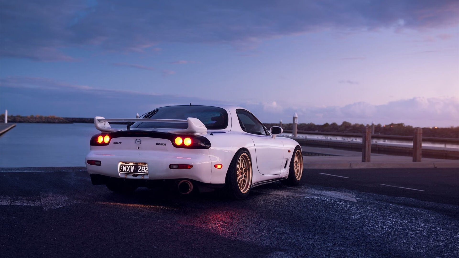 多名运动员参与学校公益活动传递体育精神影响青少年，运动员接受捐赠